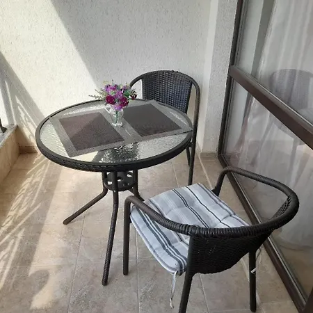 Apartment Dom-el Real In Raduga Complex *